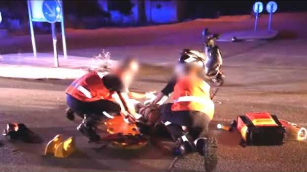 Видео Deux scooters se rentrent dedans на русском