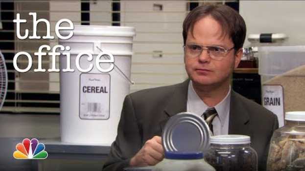 Video Dwight Eats His Survival Food - The Office en español