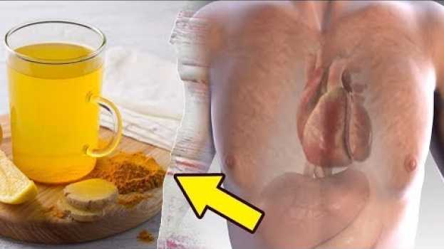 Video Se Bevi Acqua Di Curcuma Tutti I Giorni, Ecco Cosa Succederà Al Tuo Corpo em português