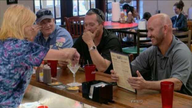 Video Bartender's gross habits shock customers | What Would You Do? | WWYD auf Deutsch