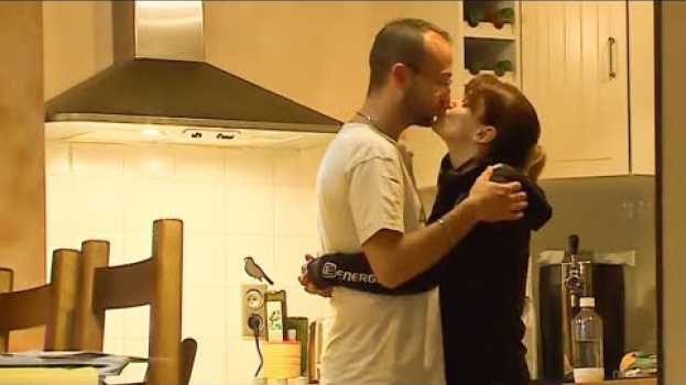 Video Ils se battent depuis des années pour avoir un enfant em português