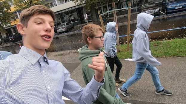 Video Gibt es eigentlich noch christliche Jugendliche?! | Schaumi HD em português