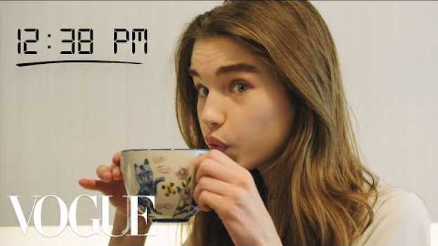 Видео How Top Model Meghan Roche Gets Runway Ready | Diary of a Model | Vogue на русском