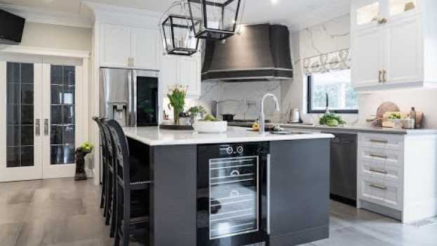 Video This kitchen remodel kept the existing layout but leveled-up its style and functionality po polsku