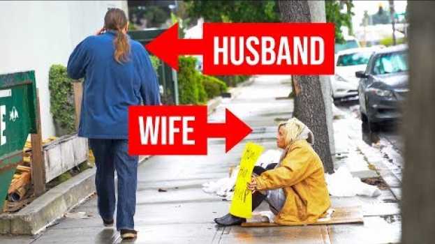 Video Would You Recognize Your Love Ones If They Were Homeless? (Social Experiment) auf Deutsch