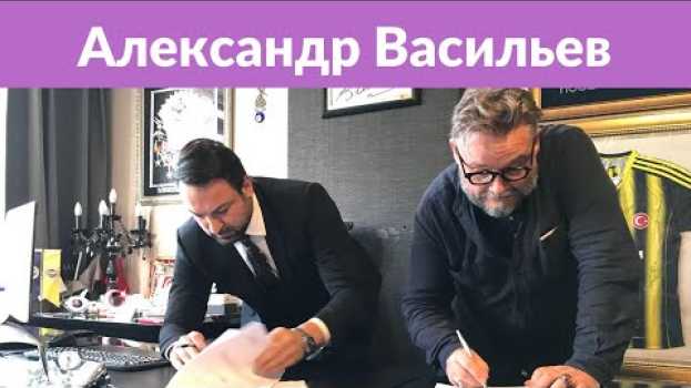 Video Еще один талант: Александр Васильев исполнил рождественскую песню em português