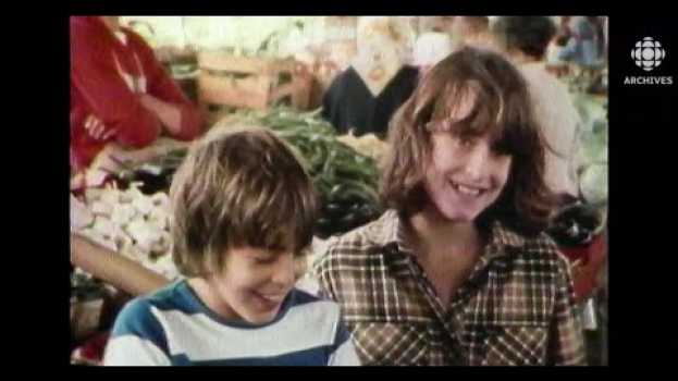 Video Des enfants expliquent la chance qu'ils ont de vivre dans un pays riche en 1979 su italiano