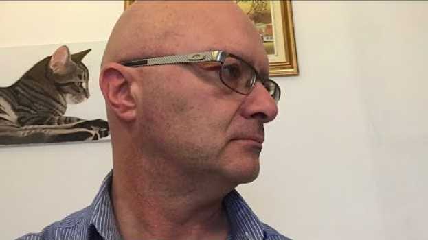 Video Evitare lo sguardo - segnali di comunicazione non verbale po polsku
