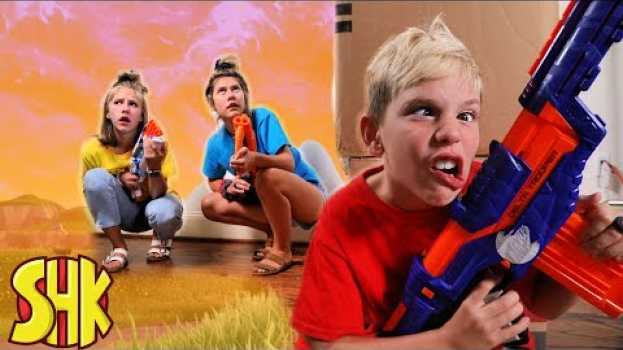 Video Forever Fortnite! Noah's Sneak Attack on his sisters | SuperHeroKids en français