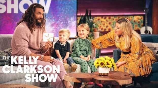 Видео Kelly's Kids Ask Jason Momoa Their Burning 'Aquaman' Questions на русском