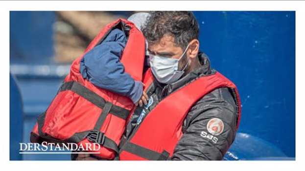 Video Über den Ärmelkanal Geflüchtete werden jetzt direkt nach Ruanda weitertransportiert en français