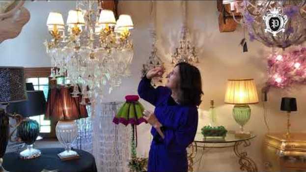 Video Lampadario fatto a mano: fiori in vetro murano, perle di fiume, abat-jour seta, foglia oro,cristallo po polsku