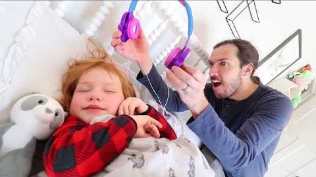 Video Adley Won’t Wakeup!! Asleep Morning Routine! Dad helps get me ready! (what Adley dreams about) auf Deutsch