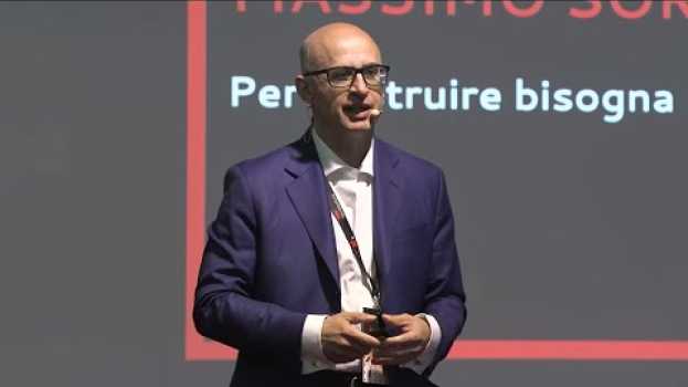 Видео Per costruire bisogna prima rompere... gli schemi | Massimo Soriani Bellavista | TEDxMontebelluna на русском