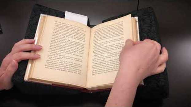 Video Yes, you can touch that!: Care and Handling for Burns Library Classes em português