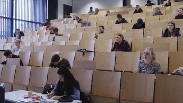 Video Karriereboost durch Weiterbildung und berufsbegleitendes Studium em português