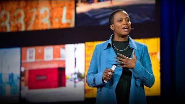 Video Amanda Williams: Why I turned Chicago's abandoned homes into art | TED   türkçe