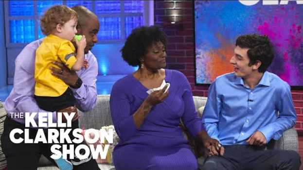 Video Biological Father Surprises Family To Thank Them For Adopting His Son | The Kelly Clarkson Show en español