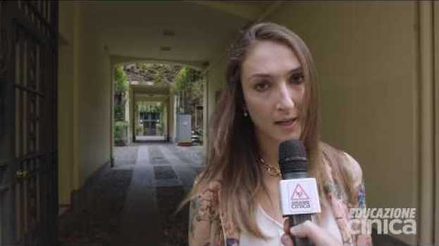 Video Vegana va al ristorante e non rompe i coglioni a nessuno. em português