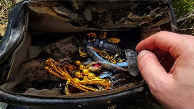 Video I found this bag STUFFED FULL of STOLEN JEWELRY in the FOREST!! po polsku