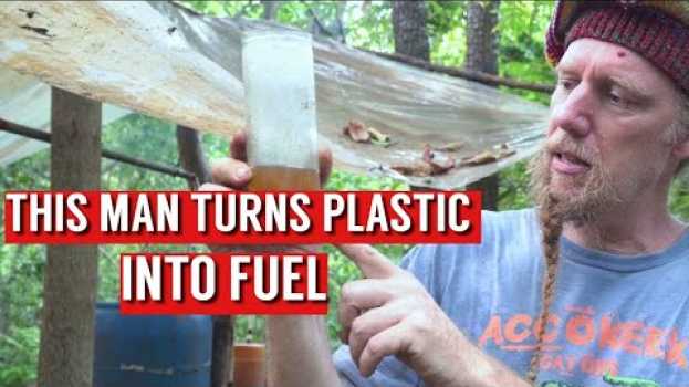 Video THIS SELF SUFFICIENT FAMILY MAKES THEIR OWN FUEL FROM PLASTIC! auf Deutsch