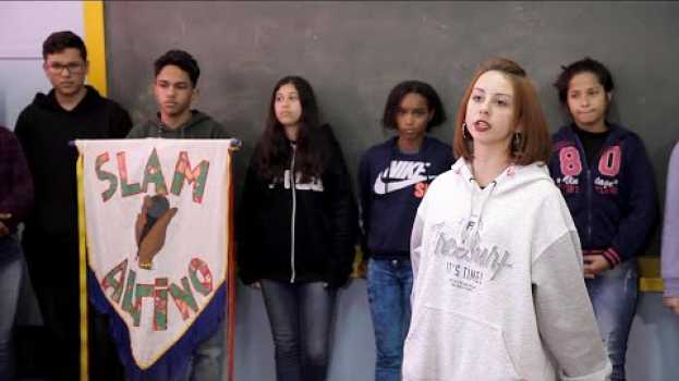Video Slam estimula estudantes a se expressarem por meio da poesia falada em português