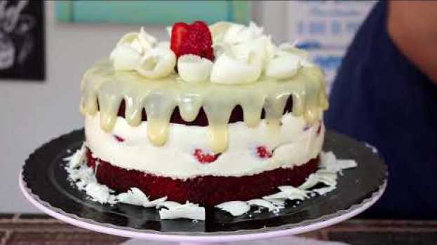 Видео Surpreenda a todos com esse bolo Red Velvet de 4 leites e morango fresco на русском