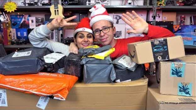 Video MEGA UNBOXING DEI NOSTRI REGALI DI NATALE! AUGURI A TUTTI e BUONE FESTE! em português