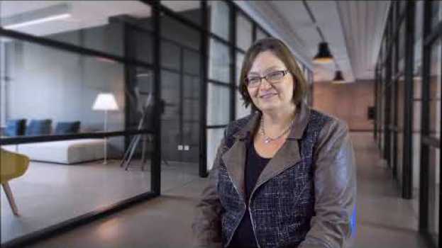 Video What are some effective strategies to align the EL opportunity in my course to program outcomes? su italiano