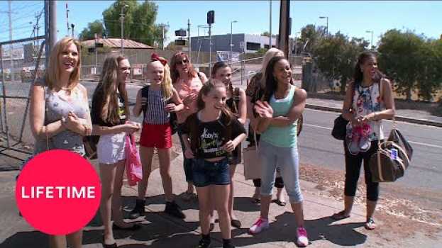 Видео Dance Moms: Nia and JoJo Go Their Own Way (Season 5 Flashback) | Lifetime на русском