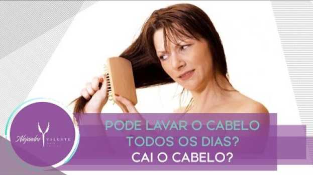 Video Cai o cabelo se lavar todos os dias? in English