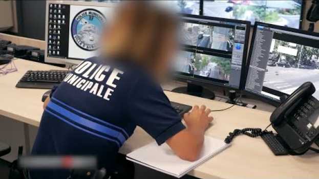 Video Le voleur leur file entre les doigts   türkçe