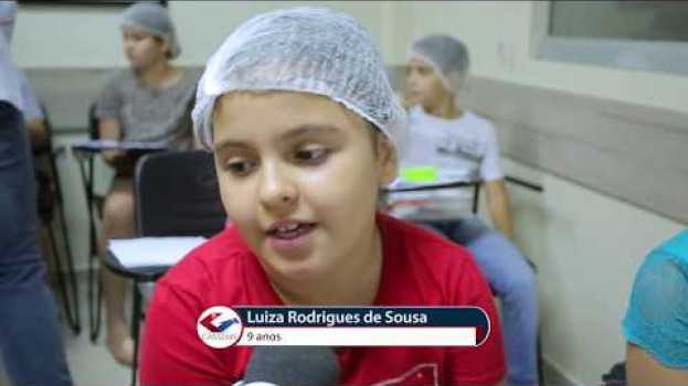 Video As crianças também adoram participar da Cozinha Experimental in English
