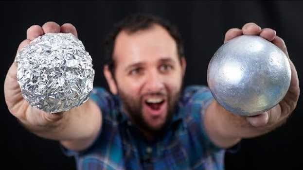 Video Como transformar PAPEL ALUMÍNIO em uma BOLA DE METAL su italiano