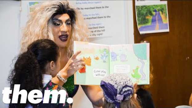Video The Drag Queens Reading To Kids in Libraries | them. em português
