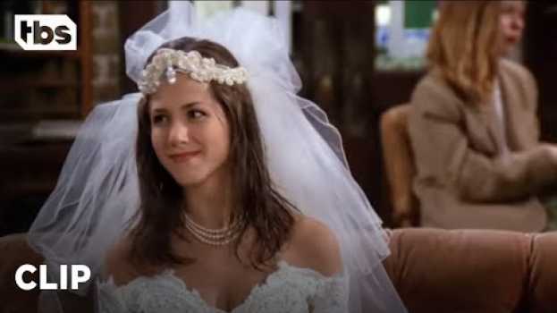 Video Friends: Rachel Runs Out on her Wedding to Barry (Season 1 Clip) | TBS su italiano