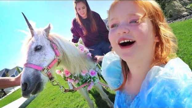 Video UNICORN in our BACKYARD?! Surprising Adley with her Favorite Dream in Real Life! (pet horse routine) em português