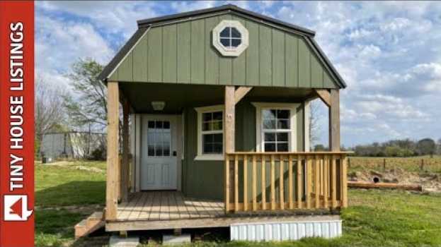 Видео Cabin Tiny House Built With Extra Room In Mind на русском