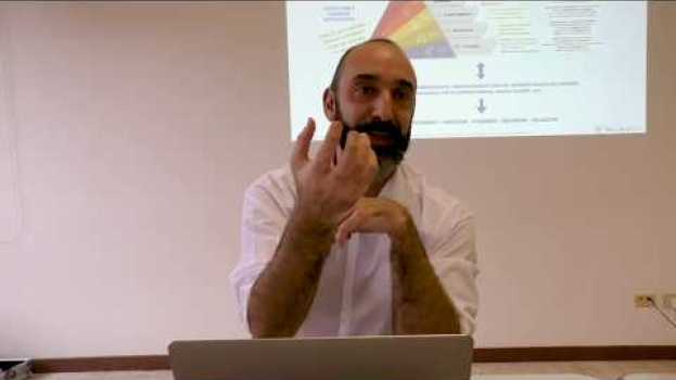 Video Essere Progettisti, Designer e Allenatori del Cambiamento en español