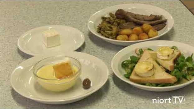 Video Repas de Noël dans les cantines scolaires de Niort su italiano