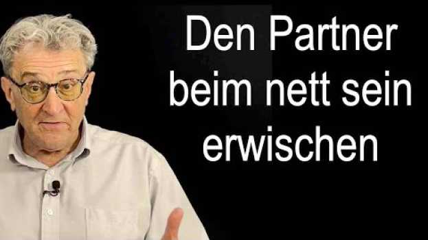Video Liebe ohne Stress ? Beziehungstipp: Den Partner beim nett sein erwischen. in English