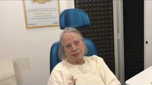 Video Finalmente sente il telefono grazie ai giusti apparecchi acustici [Pontoni - Trieste] in English