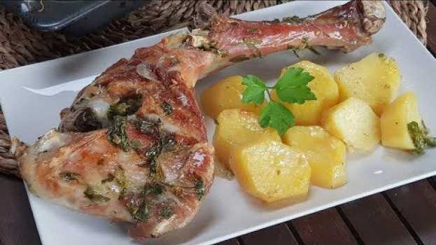 Video Paletilla de cordero al horno con patatas, ¡muy facil! auf Deutsch