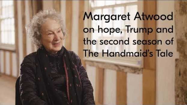Video Margaret Atwood on hope, Trump and season 2 of The Handmaid's Tale em português