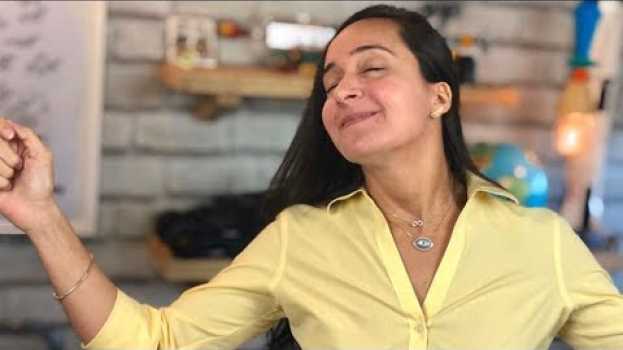 Video Como Descobrir Qual Música Está Tocando, Mesmo que Esteja Sem Internet | Marília Guimarães po polsku