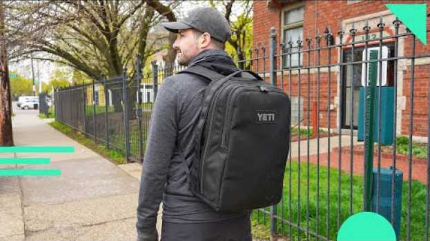 Video YETI Tocayo Backpack 26 Review | Durable Pack That Stands Up On Its Own em português