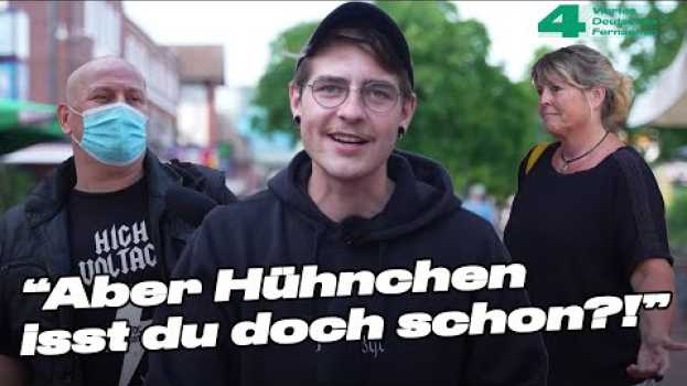 Video 🍃 Vorurteile gegenüber VeganerInnen in 2021?! | Straßenumfrage in English