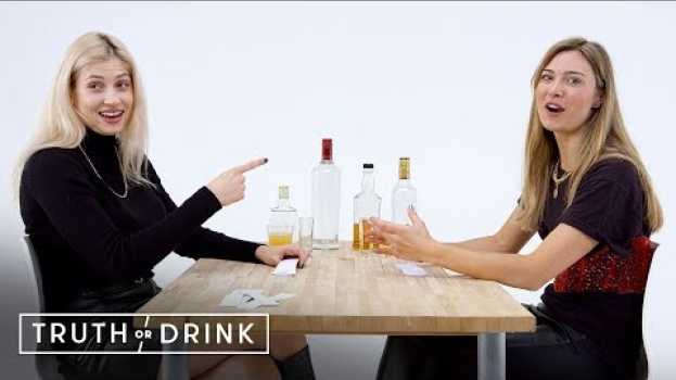 Video My First Same Sex Partner and I Play Truth or Drink | Truth or Drink | Cut en español