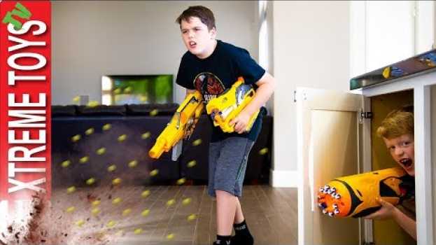 Video First Day Of Summer Vacation! Extreme Nerf Hide and Seek Challenge! su italiano
