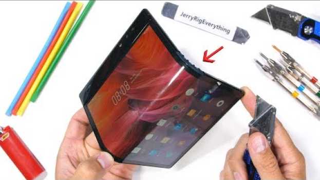 Video Can a Folding Phone Bend Both Ways?! - Bend Test! auf Deutsch